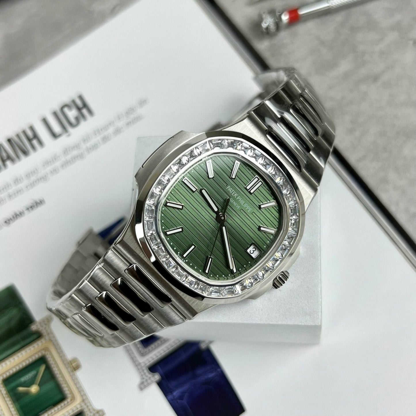 Patek Philippe Watch Nautilus 5723 Green Dial 40mm